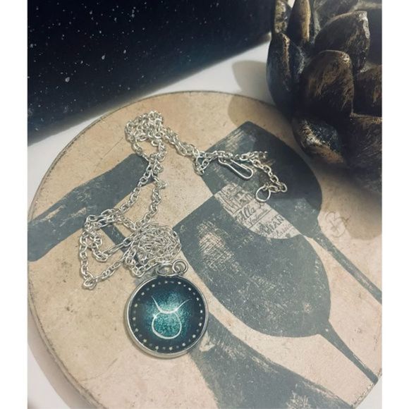 TAURUS GLOW IN THE DARK ZODIAC STAR SIGN HOROSCOPE NECKLACE - Picture 7 of 15